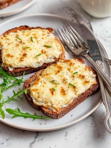 Cottage Cheese Toast with Egg and Bagel Seasoning in the Air Fryer Recipe