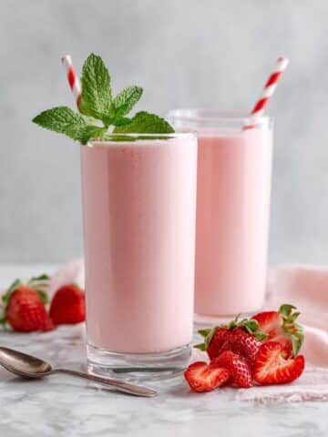 Strawberry Almond Oat Smoothie Recipe