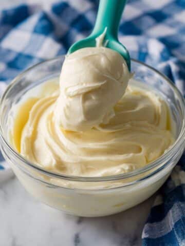The Best Cream Cheese Frosting Recipe