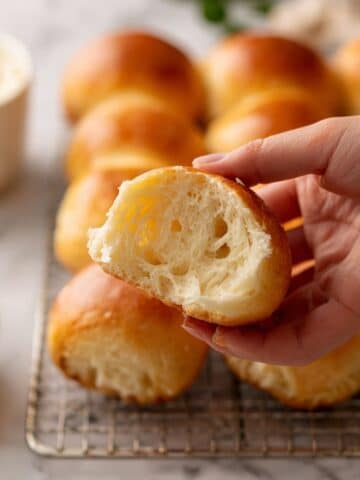 Brown and Serve Garlic Rosemary Dinner Rolls Recipe