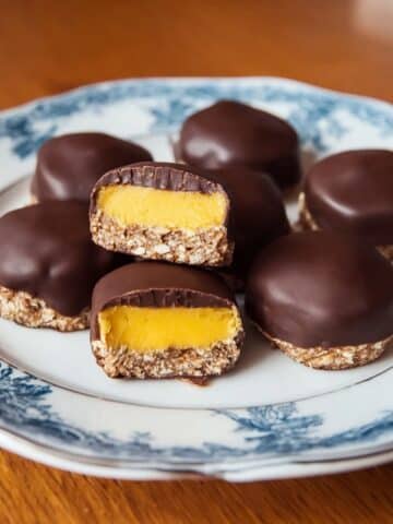 Sarah Bernhardt Cookies with Yellow Cream and Chocolate Coating Recipe