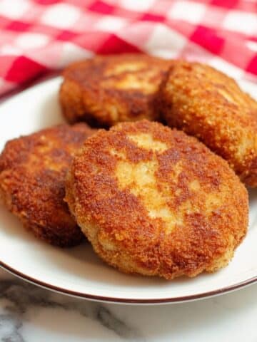 Old-Fashioned Southern Salmon Patties with Canned Salmon Recipe