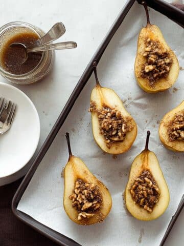 Cinnamon Baked Pears with Crunchy Walnuts Recipe