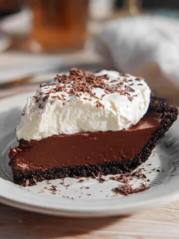 Ultimate No Bake Chocolate Pie Recipe