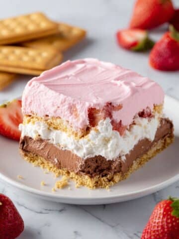 No Bake Strawberry Chocolate Eclair Cake Recipe